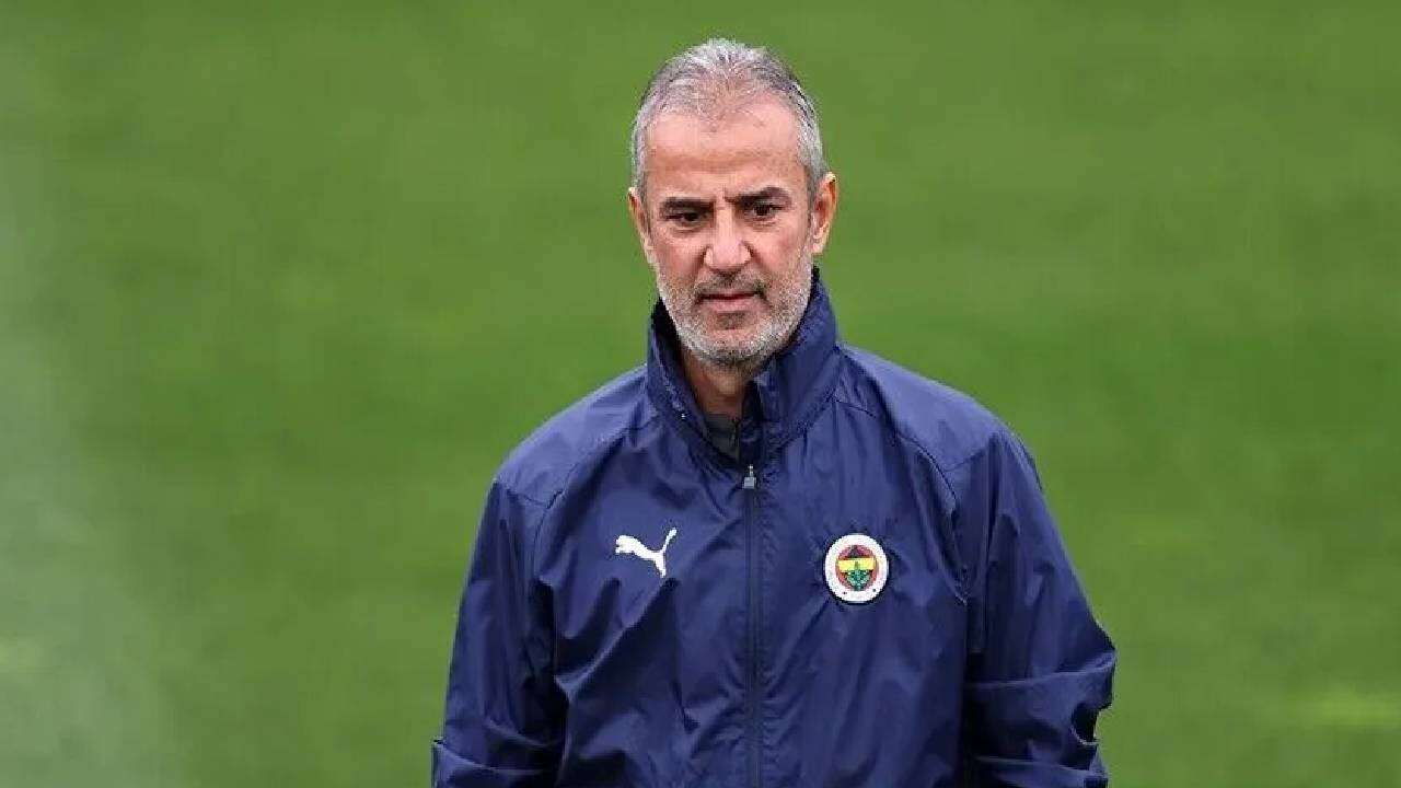 Fenerbahçe'de yaprak dökümü: İsmail Kartal gözünü yaşına bakmadı! 22 yaşındaki yıldız isim Süper Lig devine imzayı attı 2